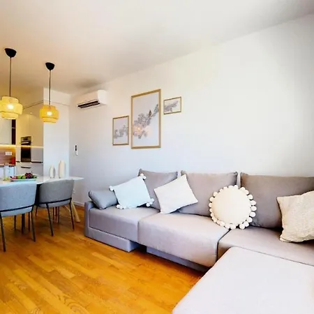 Luxury With Parking Apartment Split