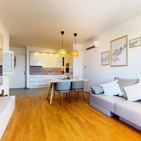 Luxury With Parking Apartment Split
